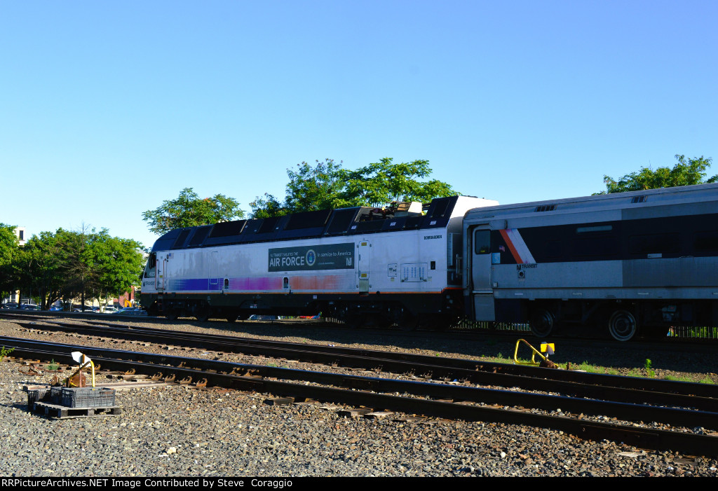 NJT 4523 Second Shot & Wider View